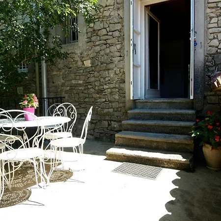 Les Magnans Апартаменты